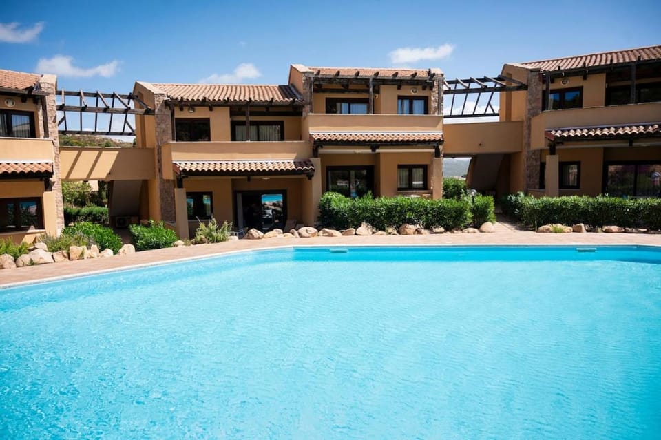 Property building, Swimming pool