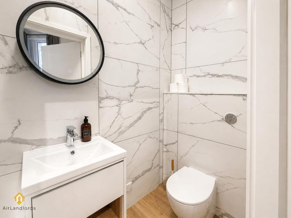 Central Studio in the Heart of Hounslow! Apartment in Twickenham
