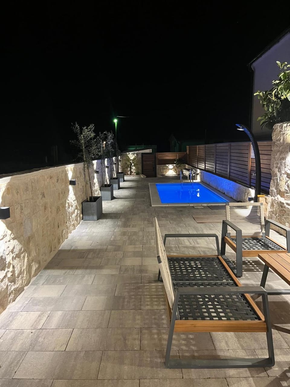 Balcony/Terrace, Seating area, Swimming pool