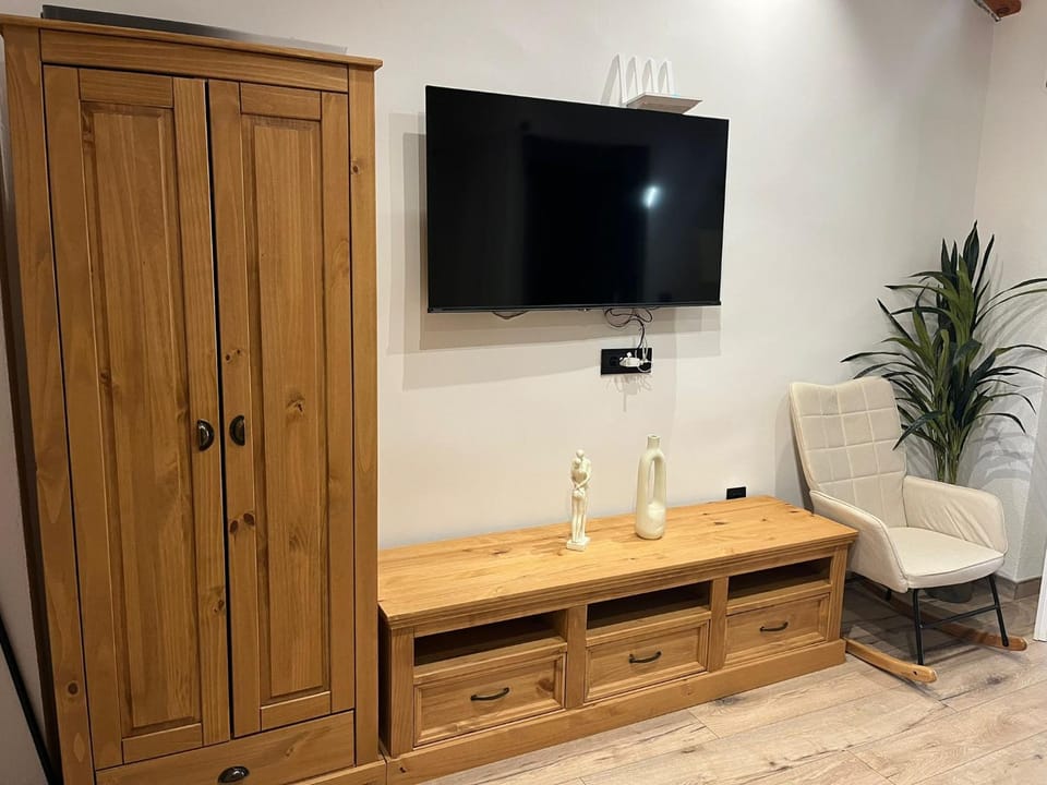 Communal lounge/ TV room, TV and multimedia, Evening entertainment