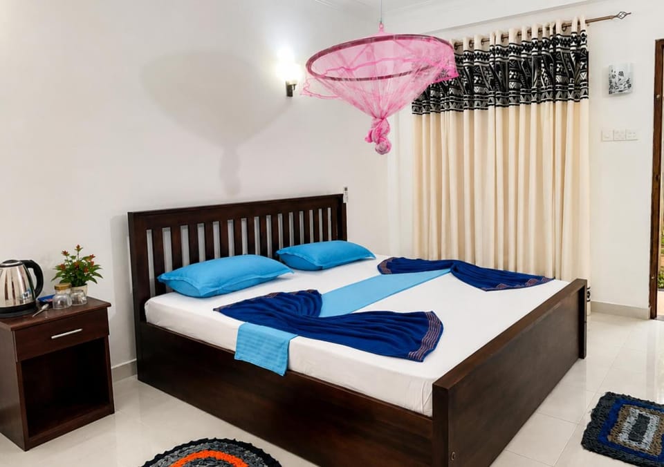 Property building, Bed, Photo of the whole room, Bedroom