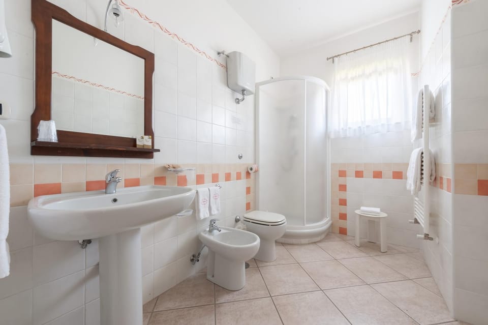 Shower, Bathroom, towels