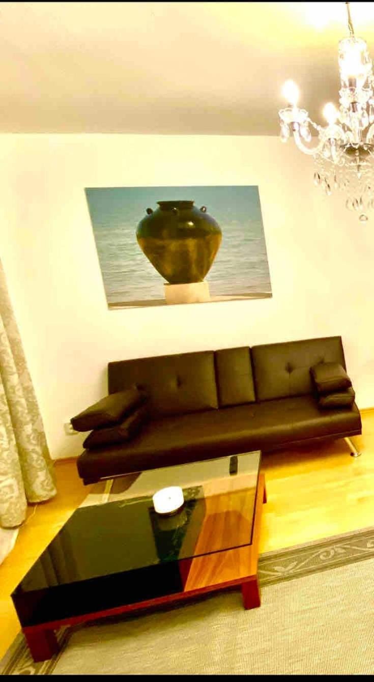 Living room, internet