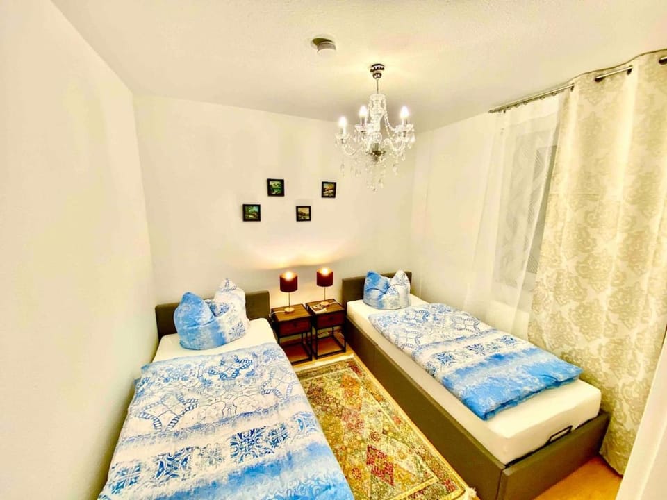 Bedroom, internet