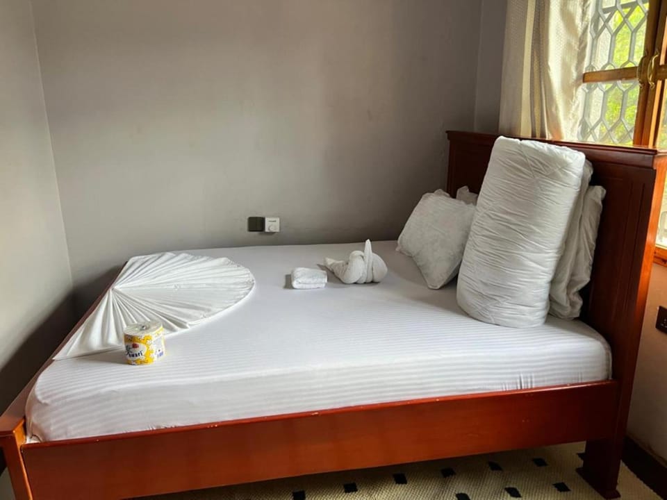 Bed, Photo of the whole room, Bedroom, towels, VIP