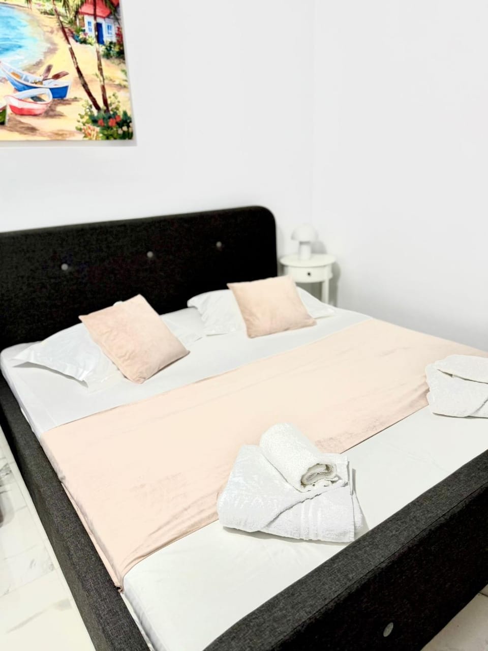 Bed, Photo of the whole room, towels