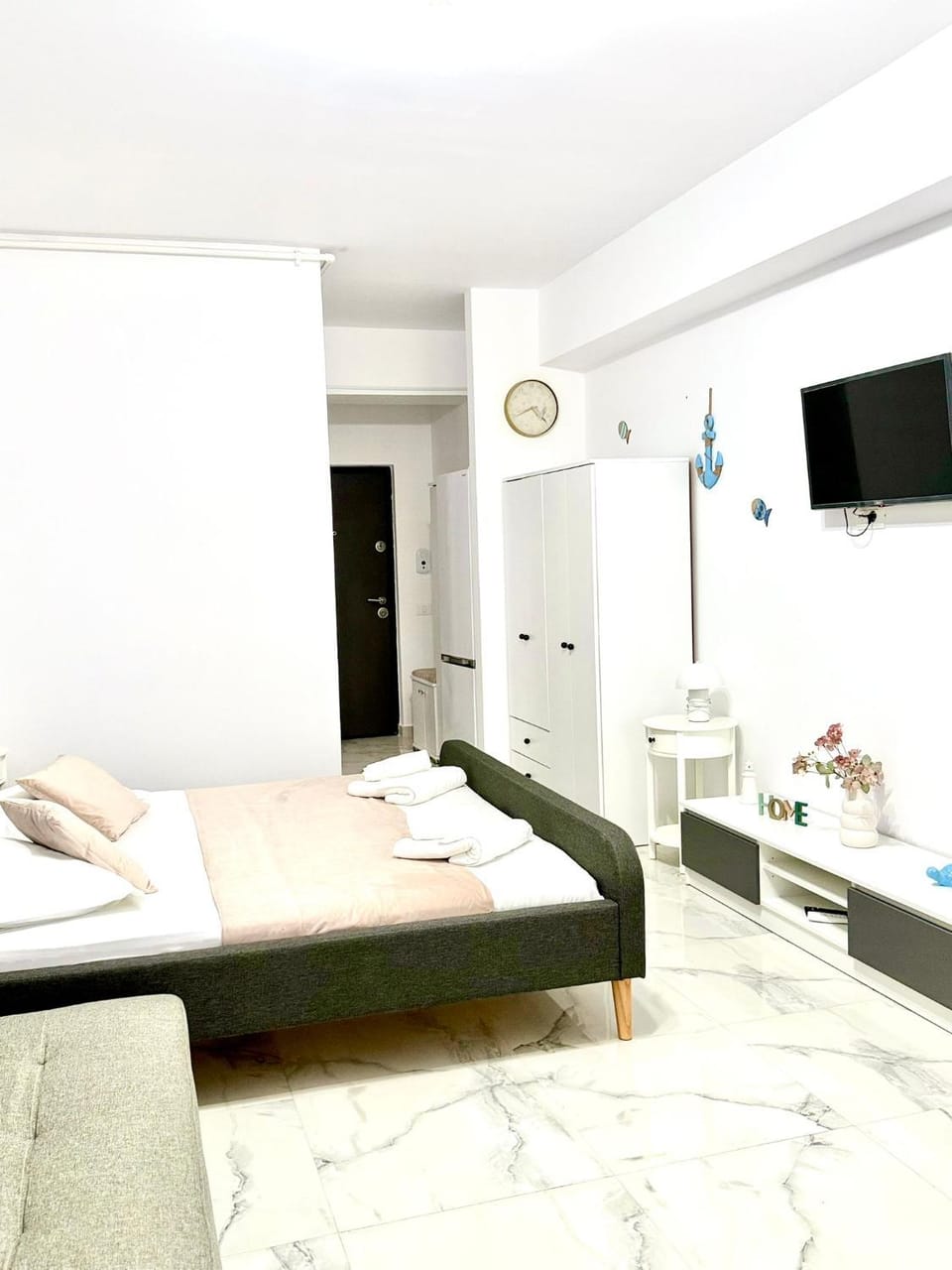 Bed, TV and multimedia, Photo of the whole room, Seating area, towels