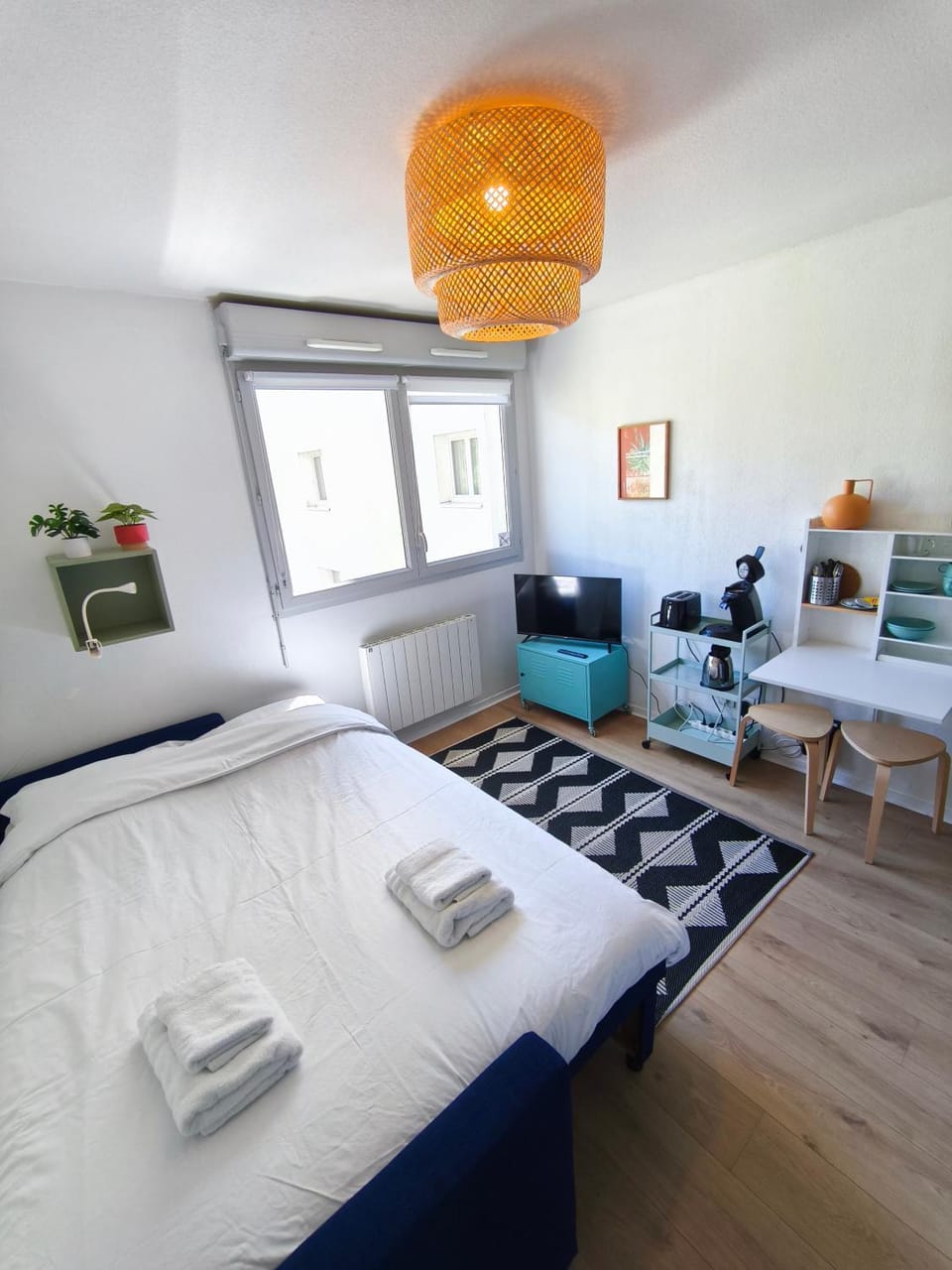 Bed, Photo of the whole room, Bedroom, towels