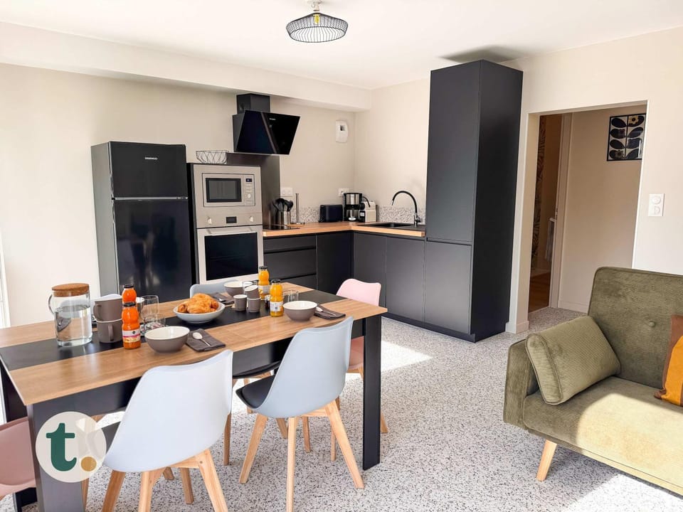 Kitchen or kitchenette, Living room, Dining area