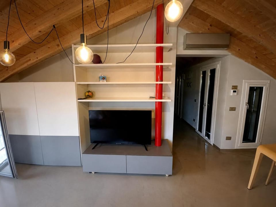 Mansarda Boutique May Apartment in Lombardy