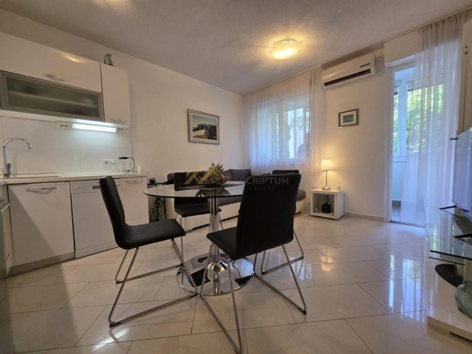 Luxury Residence near Beach and Old Town Apartment in Split