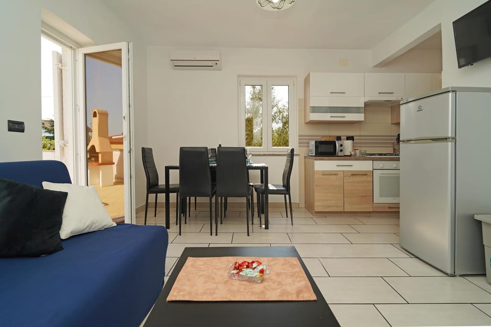 Living room, Dining area, kitchen