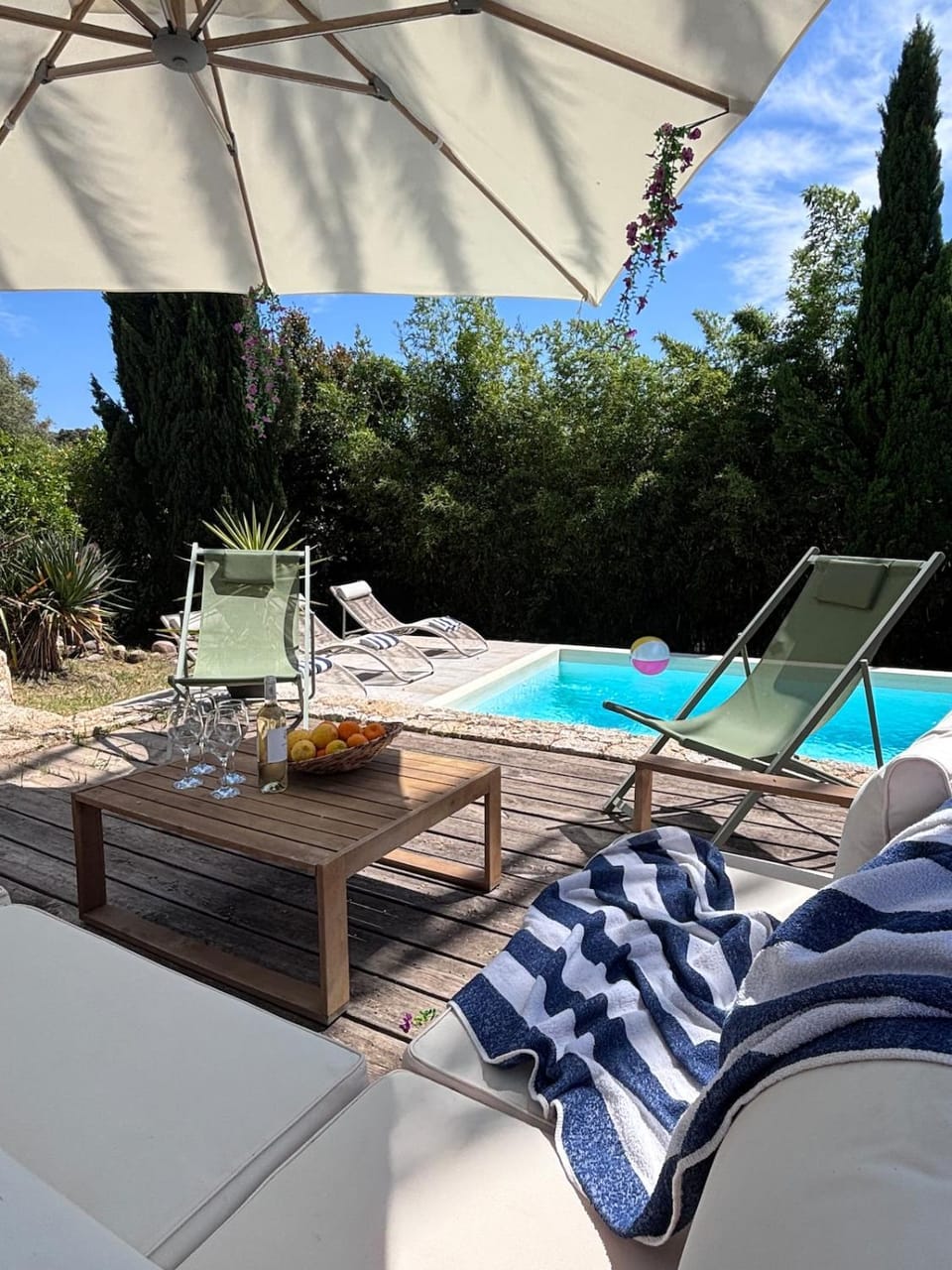 Patio, Day, Natural landscape, Garden, Living room, Garden view, Pool view, Swimming pool, sunbed