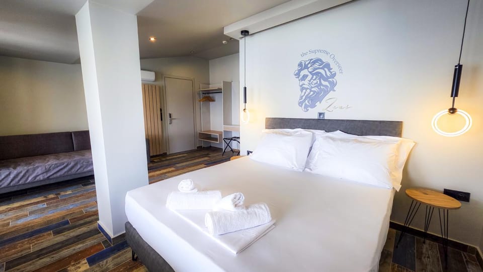 Bed, Photo of the whole room, Bedroom, towels
