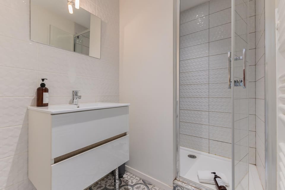 Bel appartement lumineux avec climatisation et pierre Bordelaise pour 2p Apartment in Bordeaux