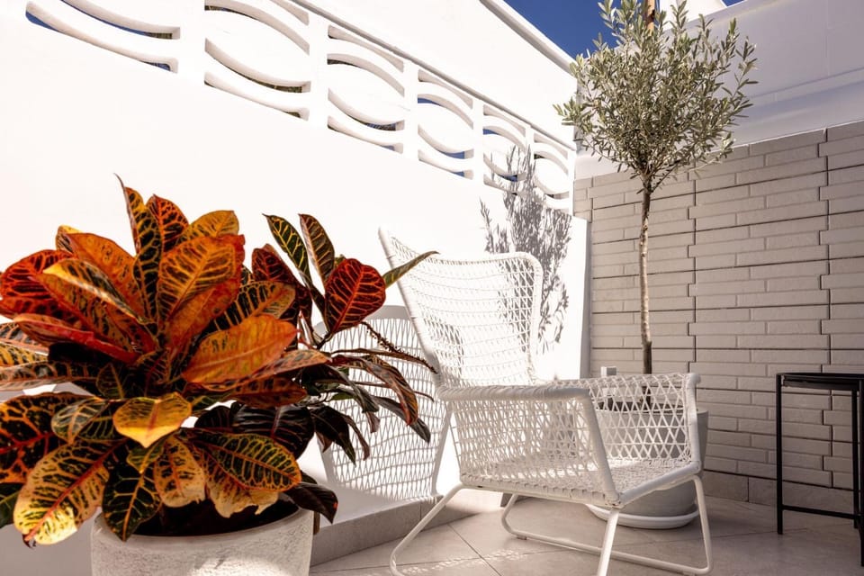 Patio, Day, Seating area