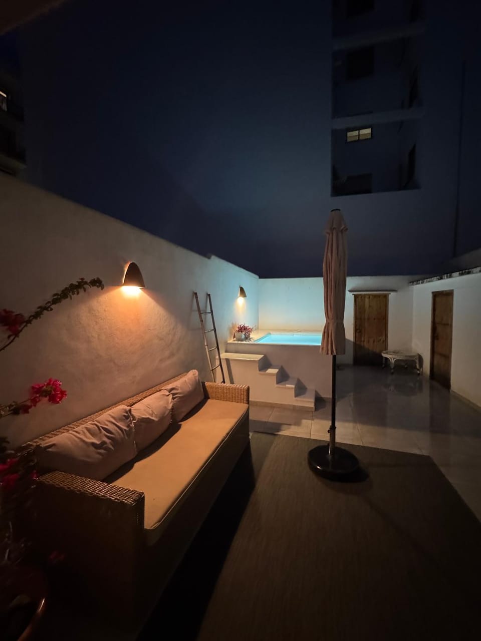 Off site, Balcony/Terrace