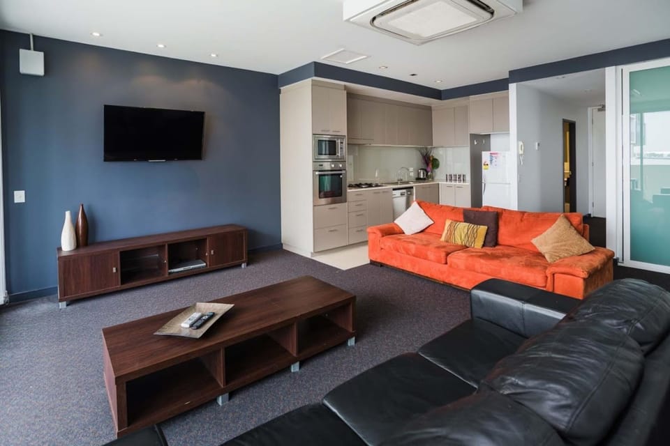 TV and multimedia, Coffee/tea facilities, Kitchen or kitchenette, Living room, Photo of the whole room