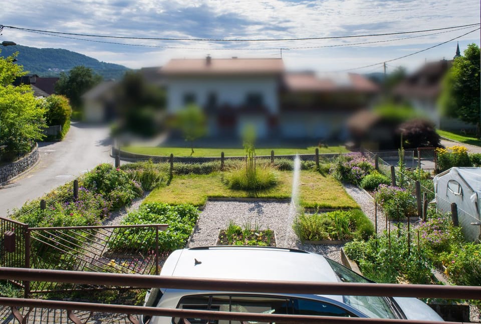 Neighbourhood, Garden, Parking