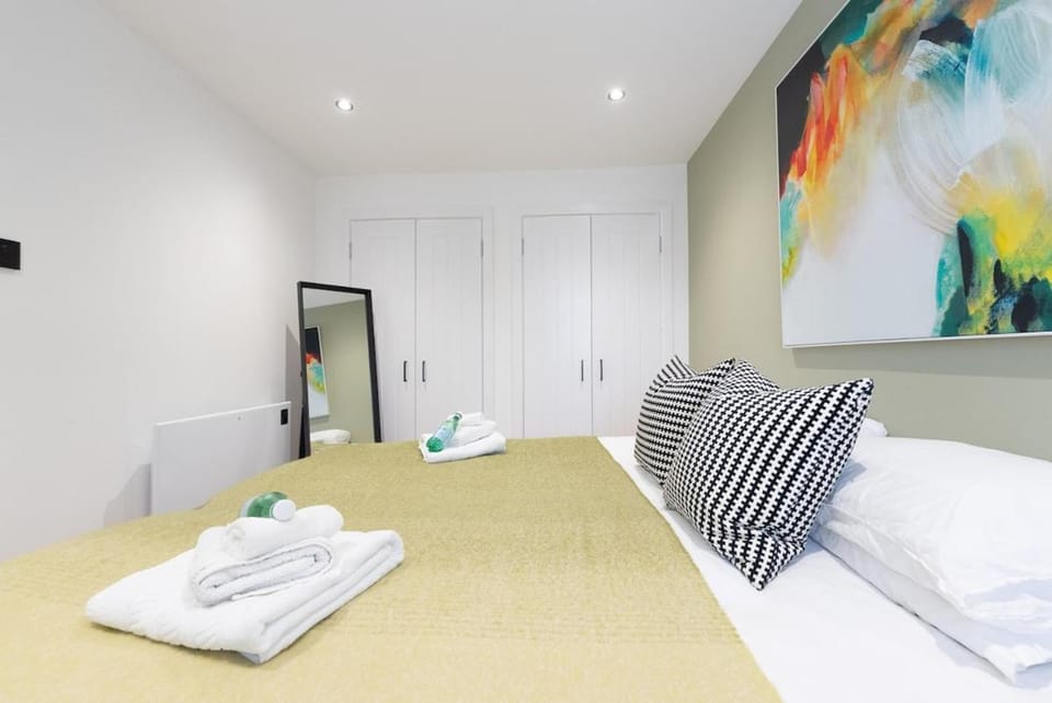 Modern 1-Bed Near Edinburgh Free Parking Apartment in Livingston