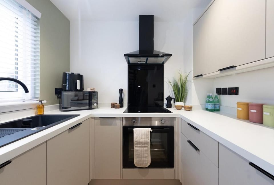 Modern 1-Bed Near Edinburgh Free Parking Apartment in Livingston