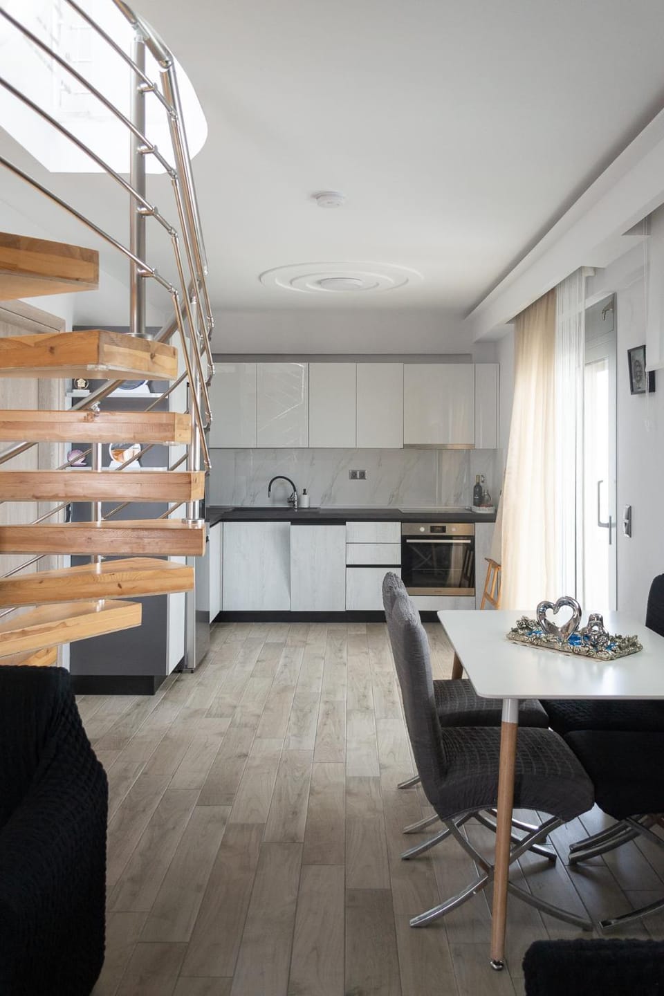 Kitchen or kitchenette, Dining area, dishwasher, stove