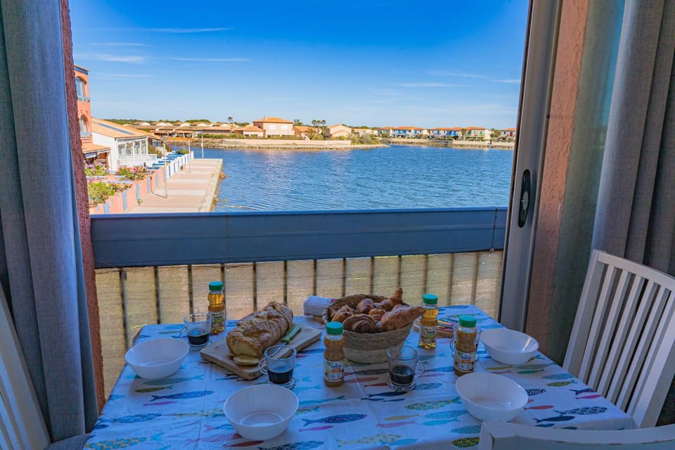 Lake view, Continental breakfast