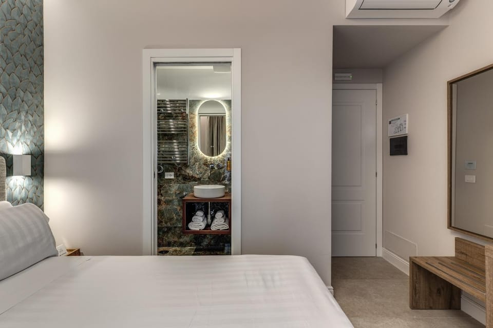 Bed, Photo of the whole room, Bedroom, wardrobe, air conditioner