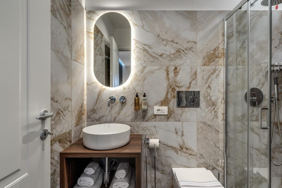 Shower, Toilet, Bathroom, towels