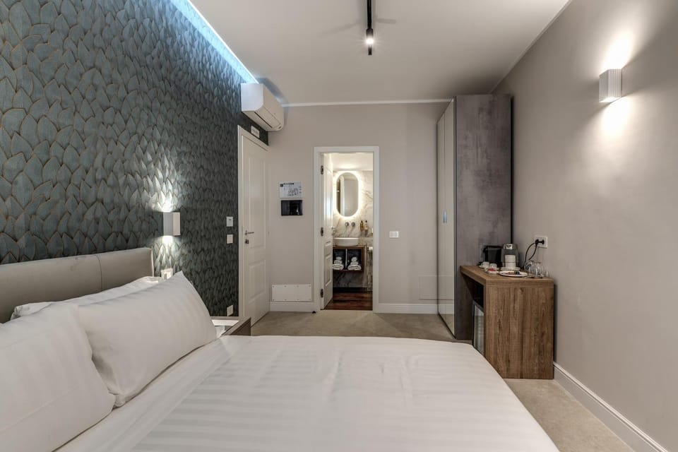 Bed, Photo of the whole room, Bedroom, wardrobe, air conditioner