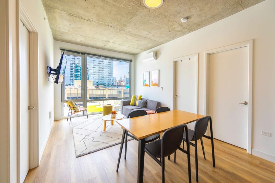 4BR Modern Urban Escape Walk to Zoo Lakefront & Red Line House in Chicago