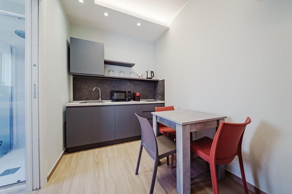 Kitchen or kitchenette, Dining area, stove