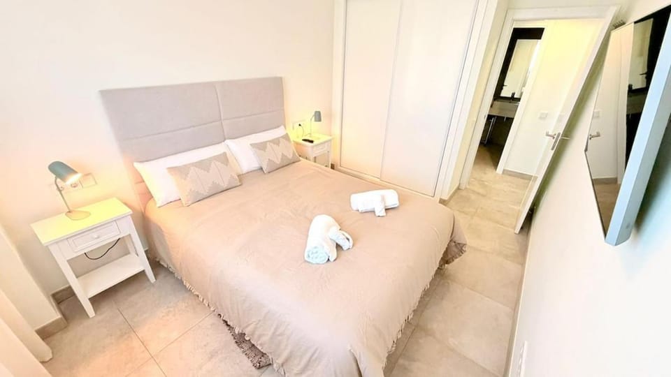 Room City Estepona Infinity 2BR&Parking Beach Apartment in Estepona