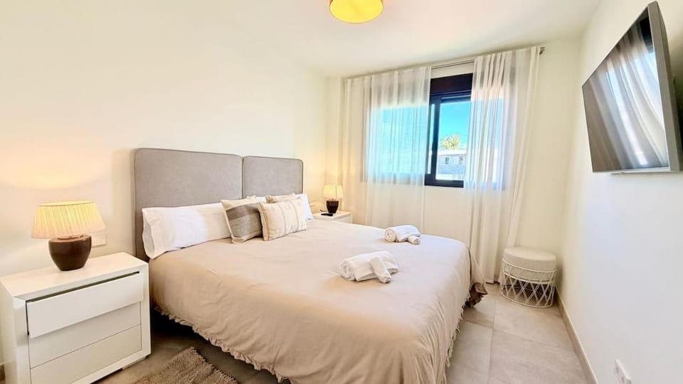 Room City Estepona Infinity 2BR&Parking Beach Apartment in Estepona