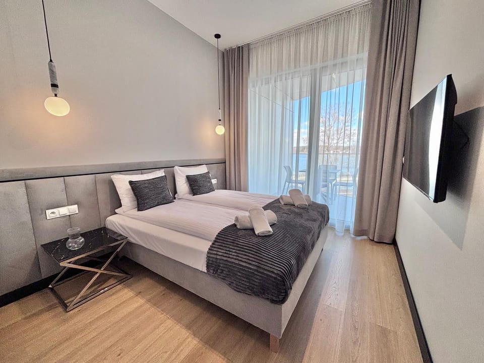TV and multimedia, Photo of the whole room, Bedroom, towels