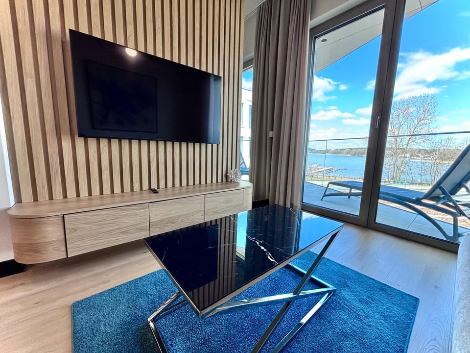 TV and multimedia, View (from property/room), Balcony/Terrace, Living room, Seating area