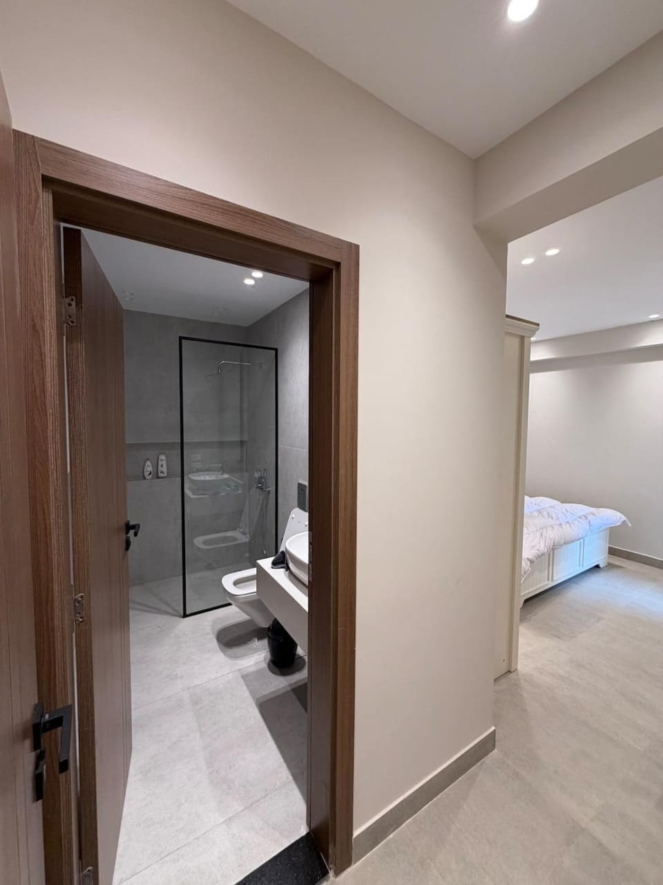 Toilet, Bed, Bathroom, Photo of the whole room, Bedroom, towels