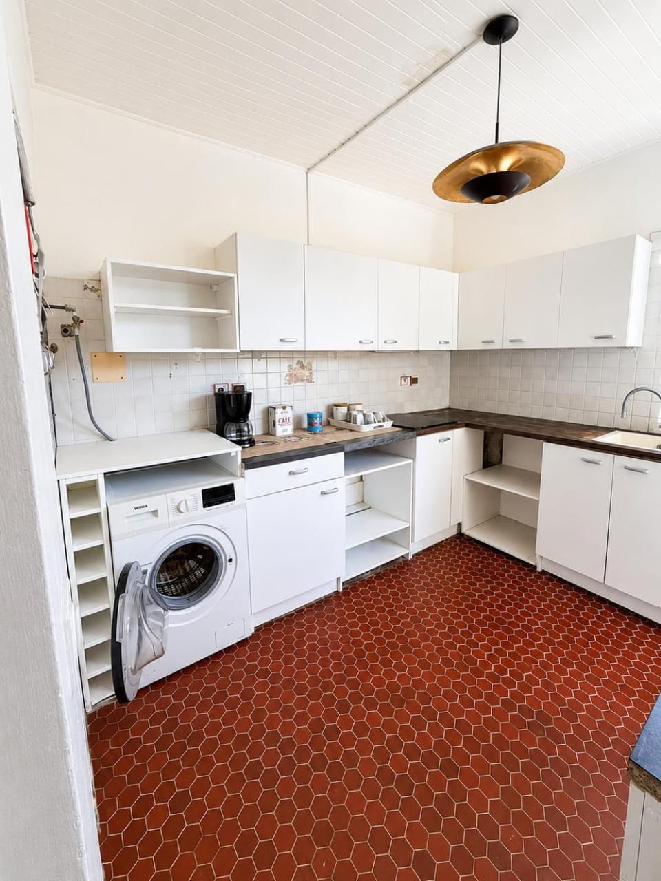 Kitchen or kitchenette, washing machine