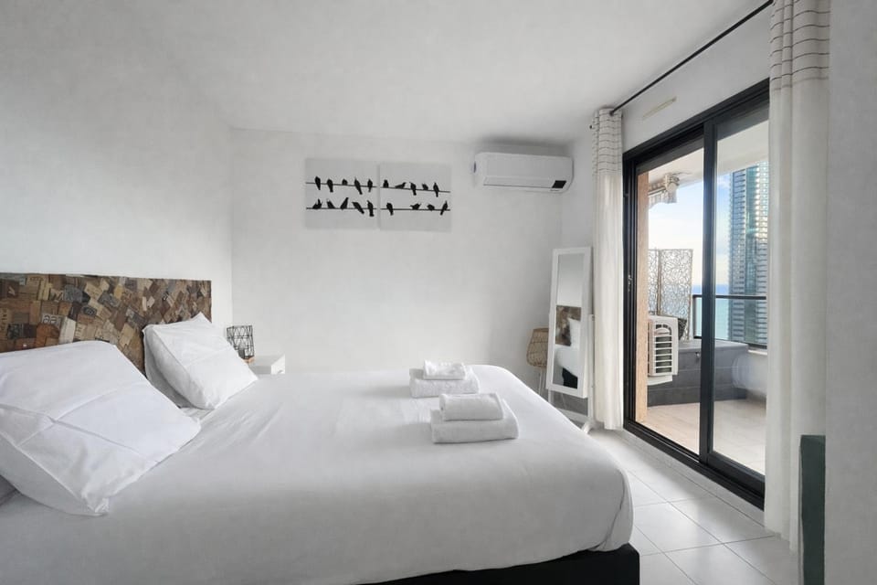 1BR Sea & Monaco View Terrace House in Monaco