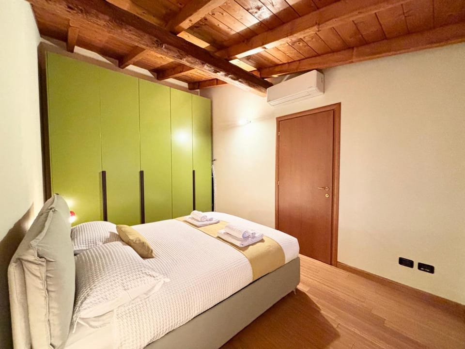 Bed, Bedroom, wardrobe, air conditioner
