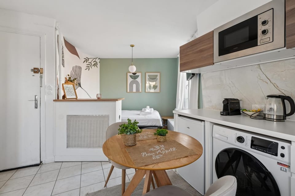 Renovated studio apartment, 2 steps from the metro Apartment in Clichy