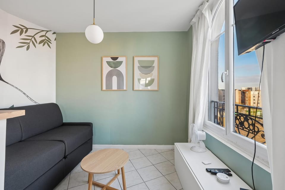 Renovated studio apartment, 2 steps from the metro Apartment in Clichy