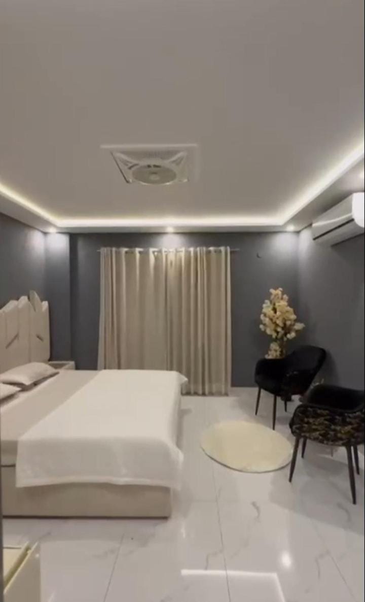 Cozy Apartments Bahria Town Lahore Apartment in Lahore