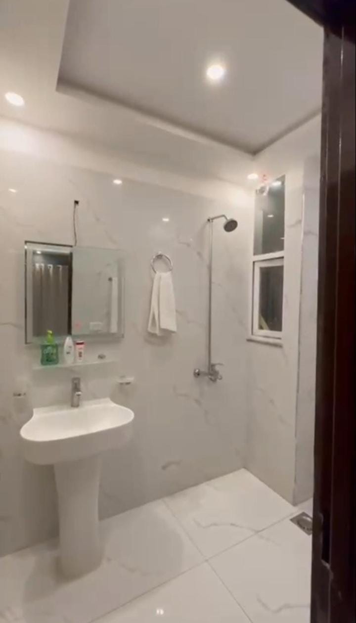 Cozy Apartments Bahria Town Lahore Apartment in Lahore