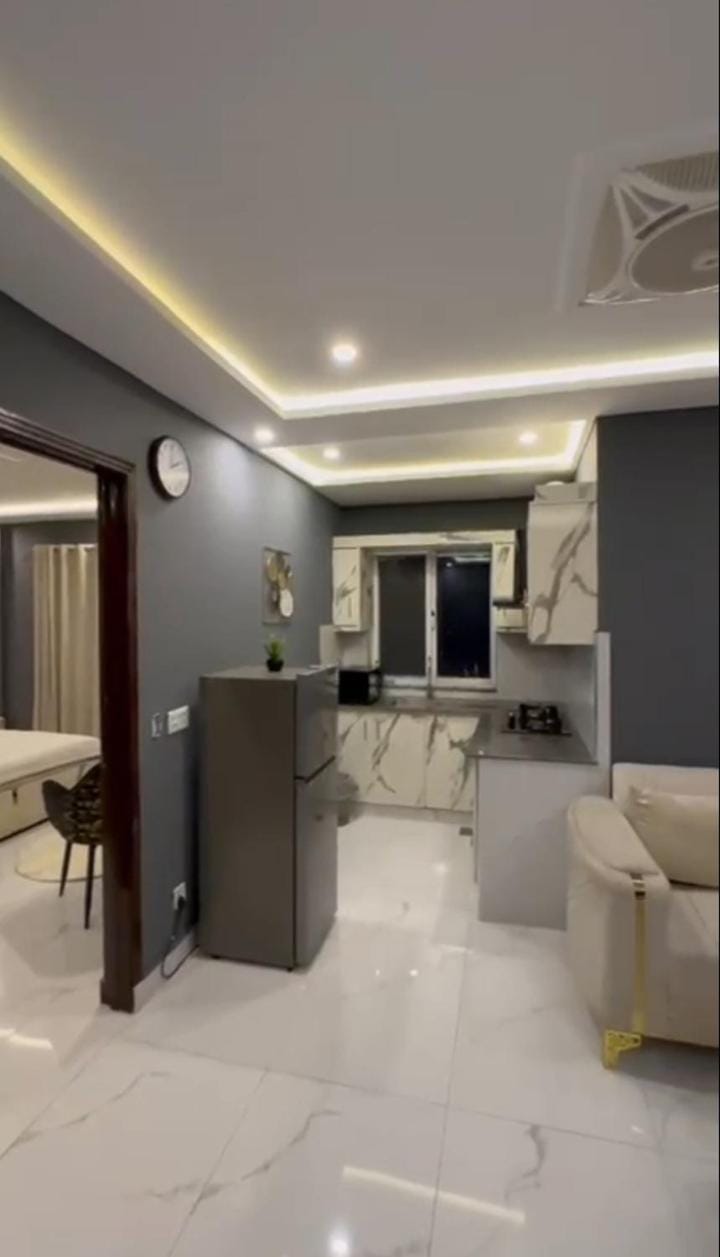 Cozy Apartments Bahria Town Lahore Apartment in Lahore