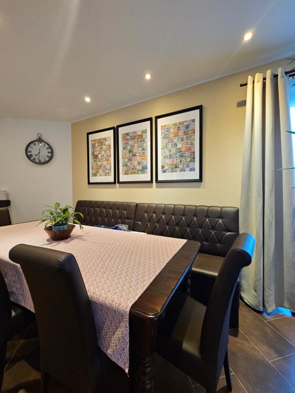 Seating area, Dining area