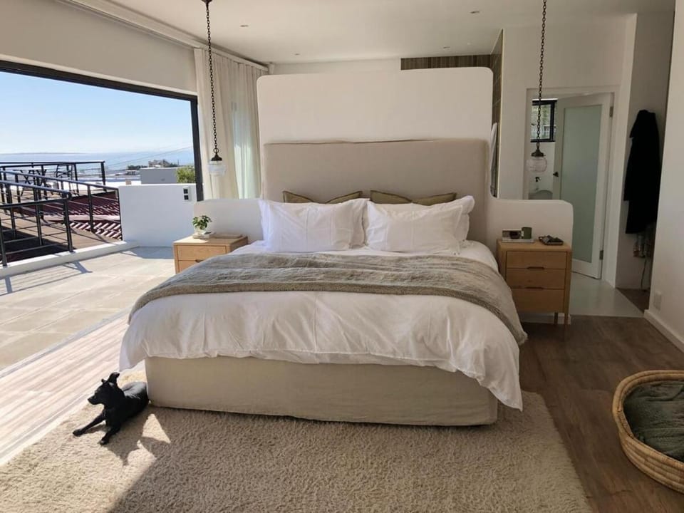 Spectacular ocean and sunset views House in Sea Point
