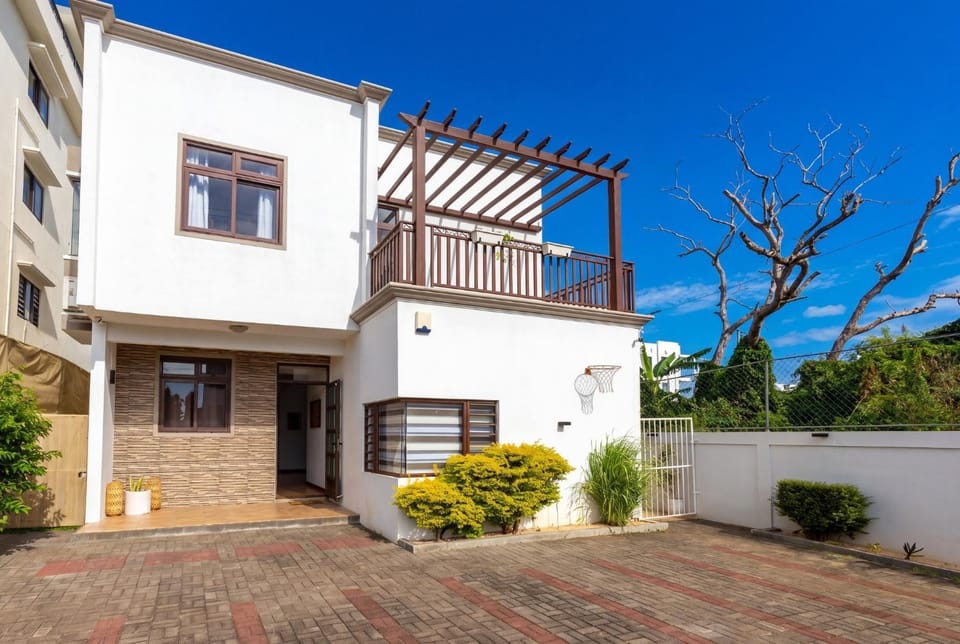Exceptional Villa 4 Bedrooms Pool & Rooftop Villa in Grand Baie