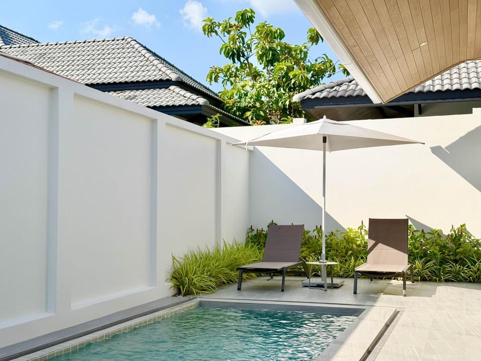 Patio, Day, Garden, Garden view, Pool view, Swimming pool, sunbed