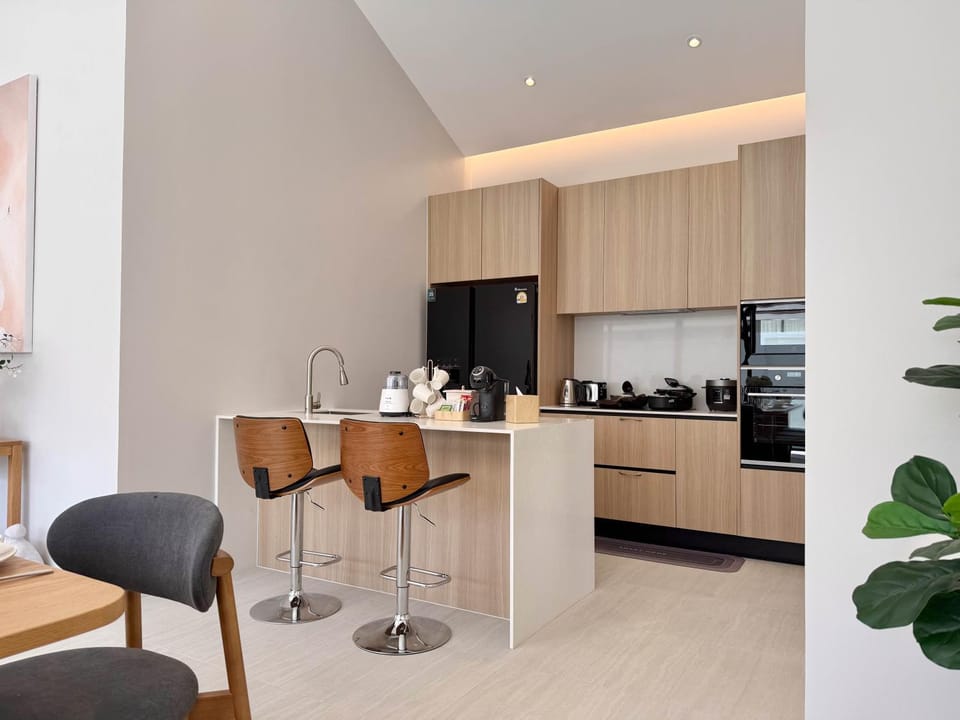 Coffee/tea facilities, Kitchen or kitchenette, Dining area, minibar, pet friendly, stove